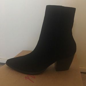 BRAND NEW Matisse Caty Bootie Black Suede